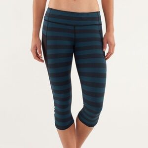 Lululemon Athletica Black and Blue Run Crop